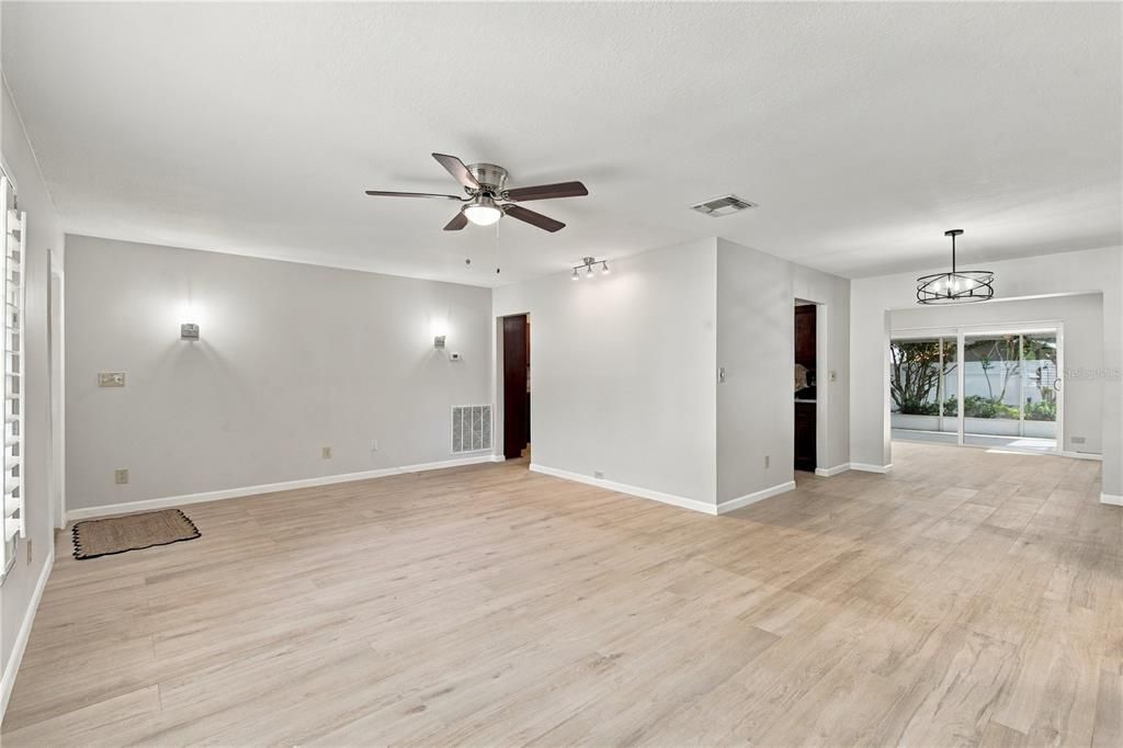 For Sale: $419,000 (2 beds, 2 baths, 1592 Square Feet)