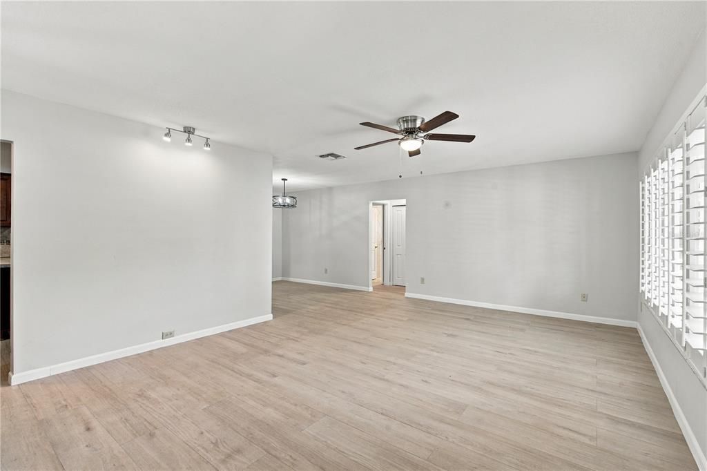 For Sale: $419,000 (2 beds, 2 baths, 1592 Square Feet)