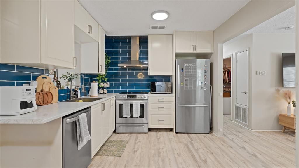 На продажу: $359,900 (3 спален, 2 ванн, 1275 Квадратных фут)