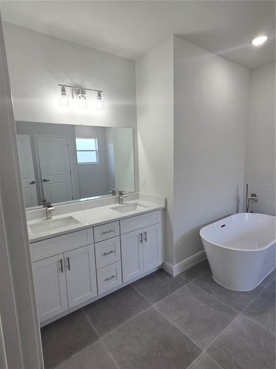 For Sale: $315,000 (4 beds, 3 baths, 1865 Square Feet)