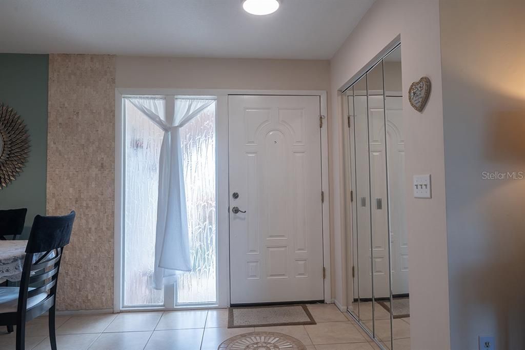 На продажу: $295,000 (2 спален, 2 ванн, 1020 Квадратных фут)