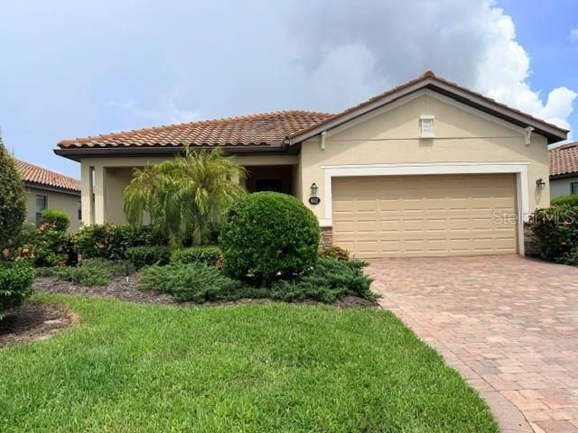 Active With Contract: $420,000 (3 beds, 3 baths, 1836 Square Feet)