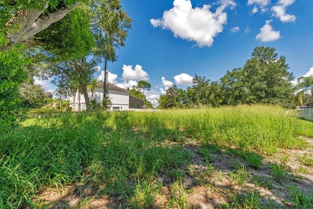 待售: $500,000 (0.44 acres)