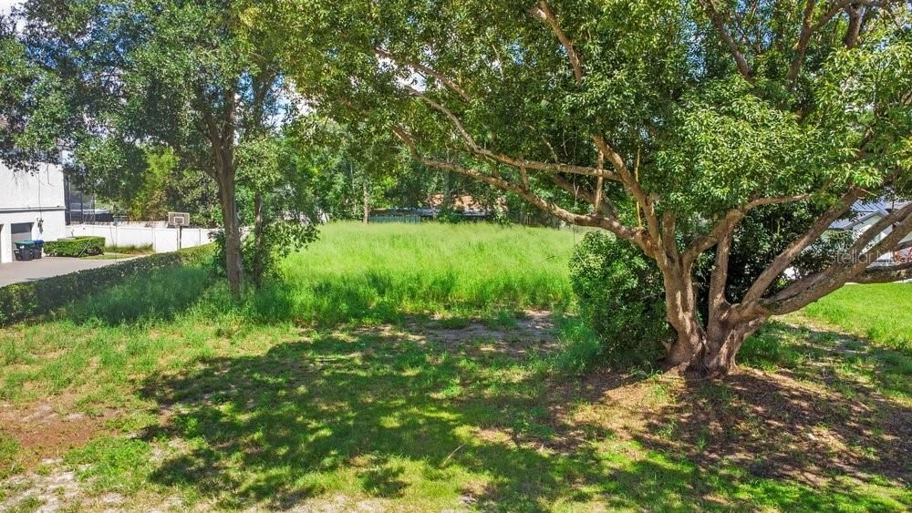 待售: $500,000 (0.44 acres)
