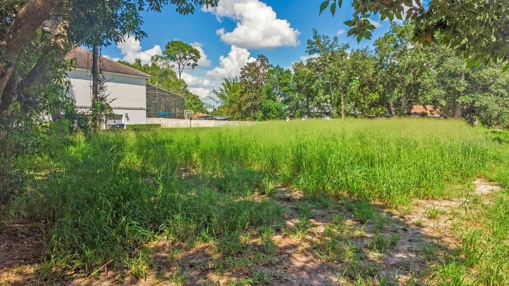 待售: $500,000 (0.44 acres)
