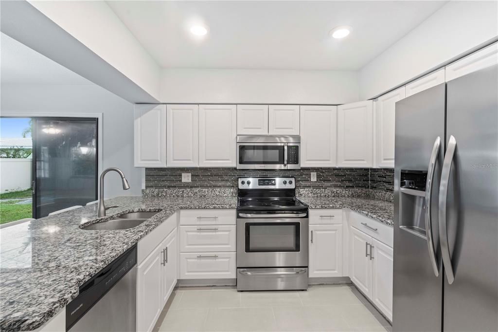 В аренду: $3,900 (3 спален, 2 ванн, 1419 Квадратных фут)