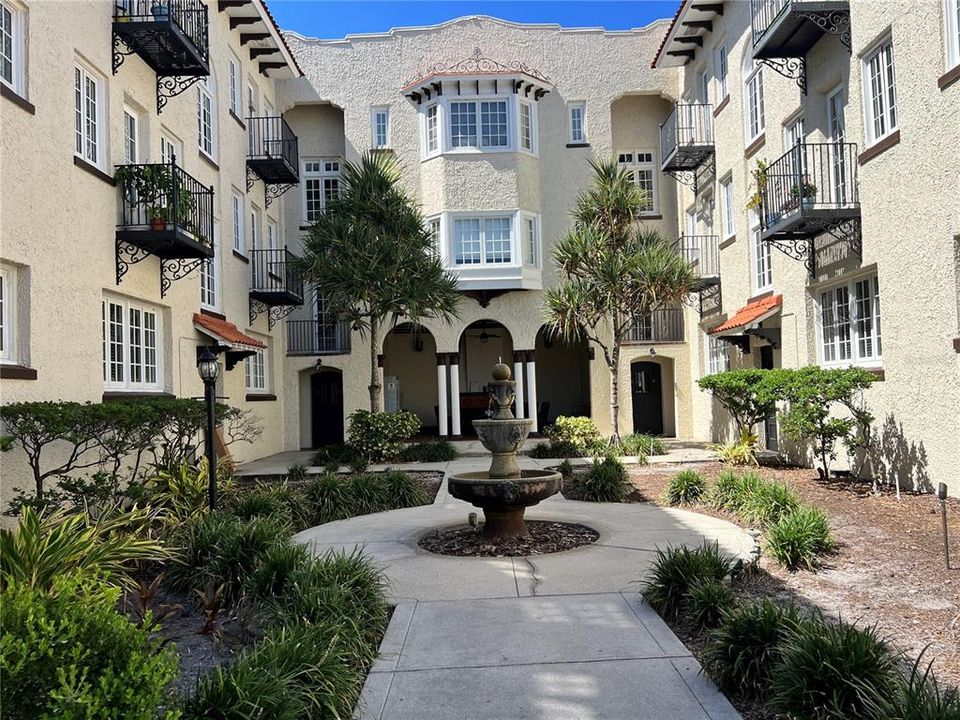 For Rent: $1,750 (1 beds, 1 baths, 641 Square Feet)