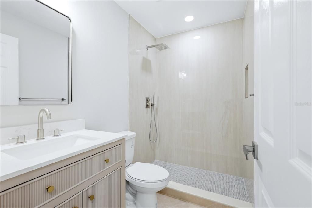 На продажу: $289,000 (3 спален, 2 ванн, 1088 Квадратных фут)