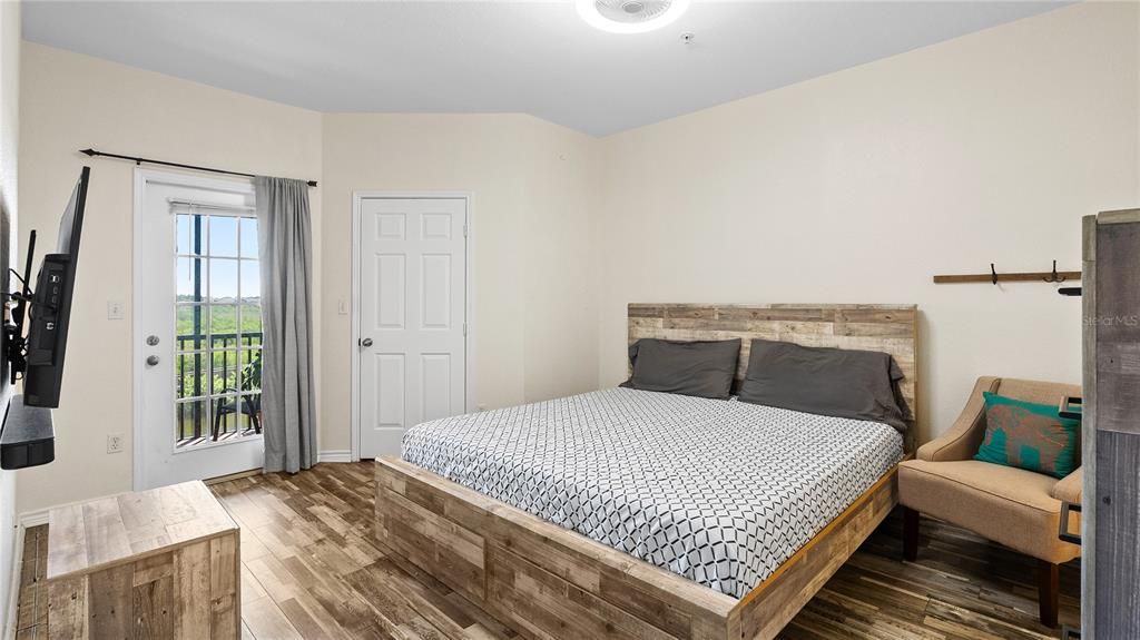 На продажу: $167,999 (1 спален, 1 ванн, 890 Квадратных фут)