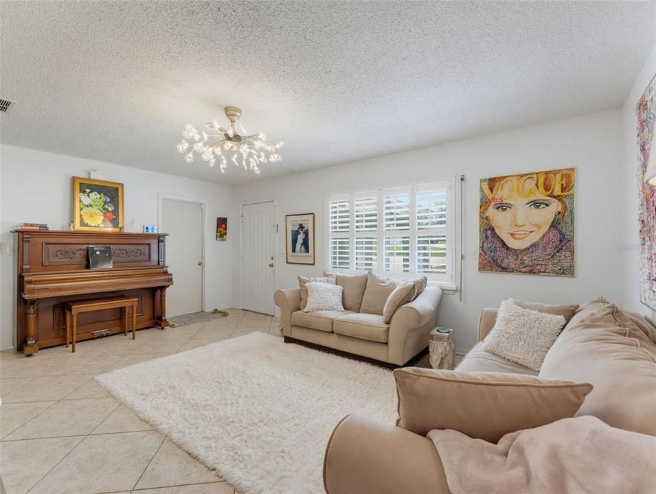 待售: $285,000 (3 贝兹, 2 浴室, 1220 平方英尺)