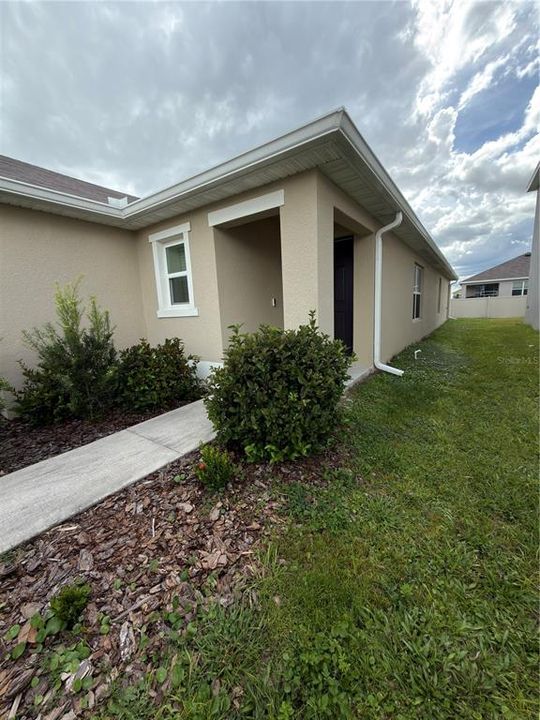 For Rent: $2,000 (3 beds, 2 baths, 1504 Square Feet)