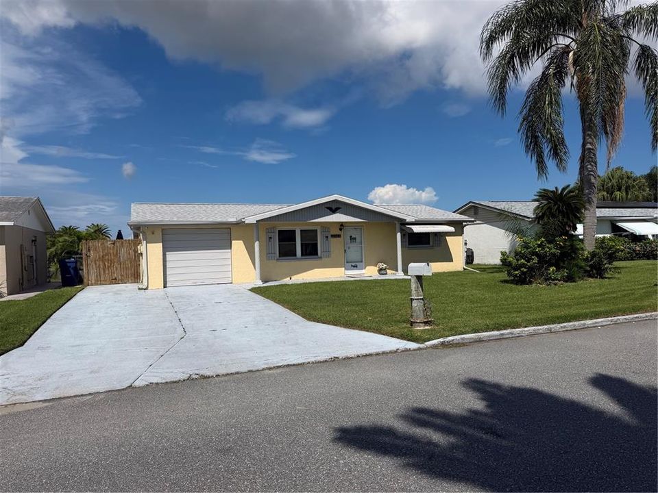 For Sale: $335,000 (2 beds, 1 baths, 1112 Square Feet)