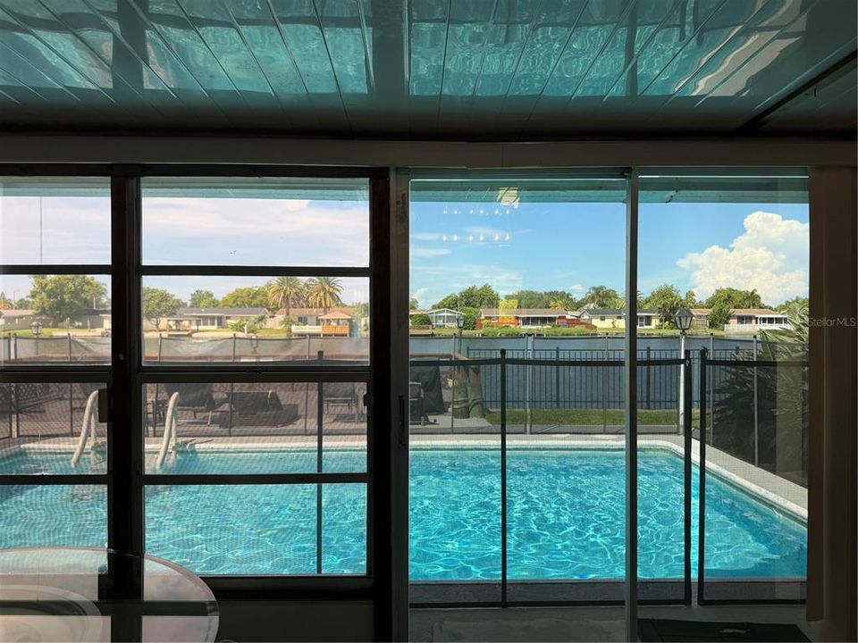 For Sale: $335,000 (2 beds, 1 baths, 1112 Square Feet)