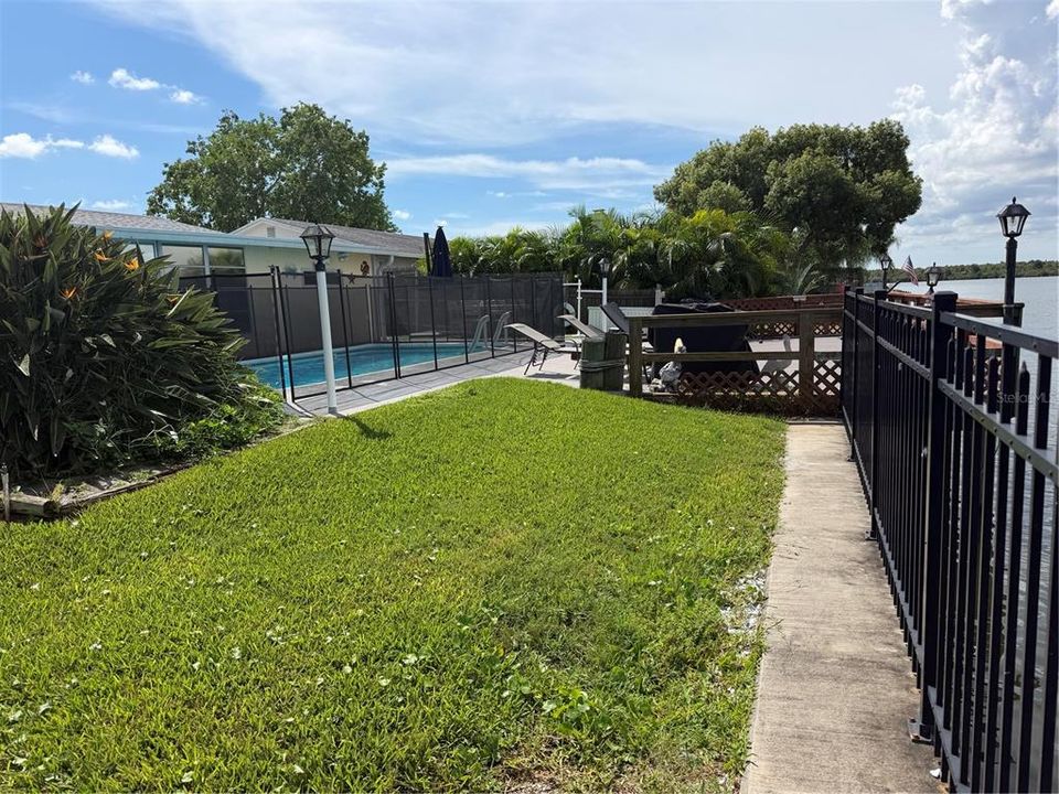 For Sale: $335,000 (2 beds, 1 baths, 1112 Square Feet)