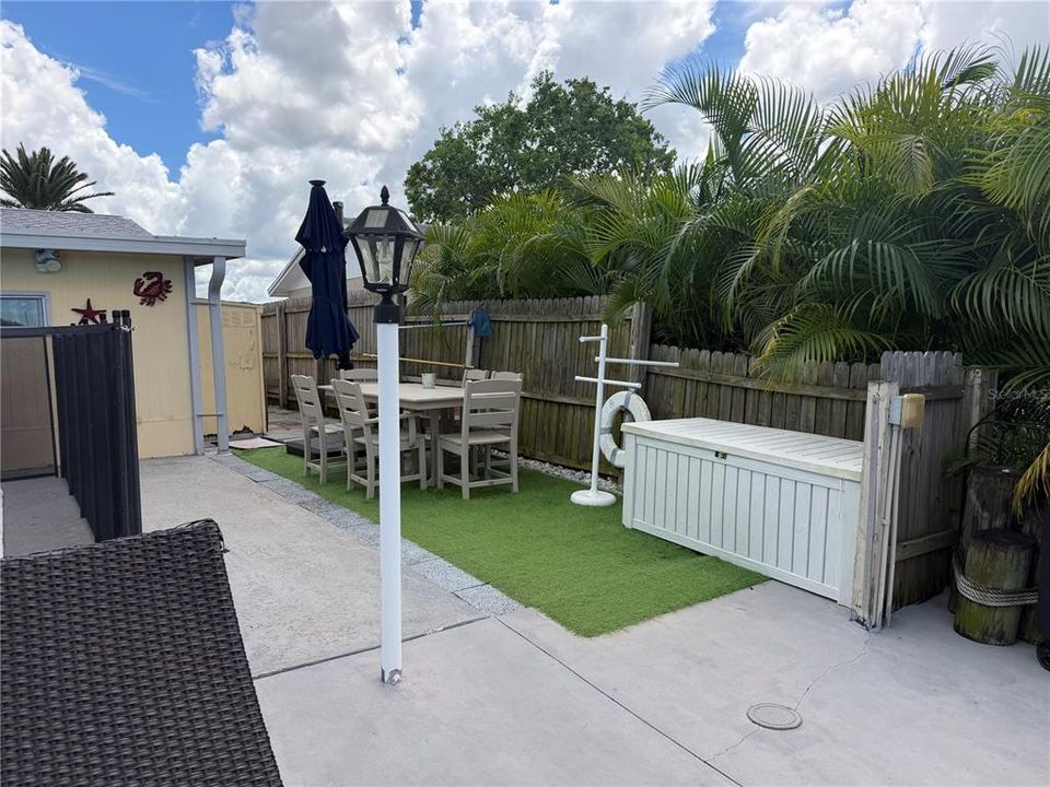 For Sale: $335,000 (2 beds, 1 baths, 1112 Square Feet)