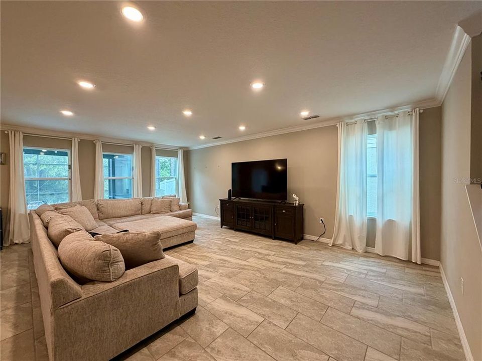 For Rent: $3,500 (5 beds, 3 baths, 3158 Square Feet)
