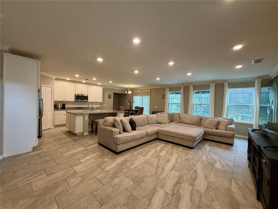 For Rent: $3,500 (5 beds, 3 baths, 3158 Square Feet)