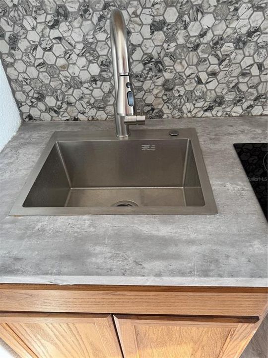 For Rent: $1,100 (1 beds, 1 baths, 361 Square Feet)