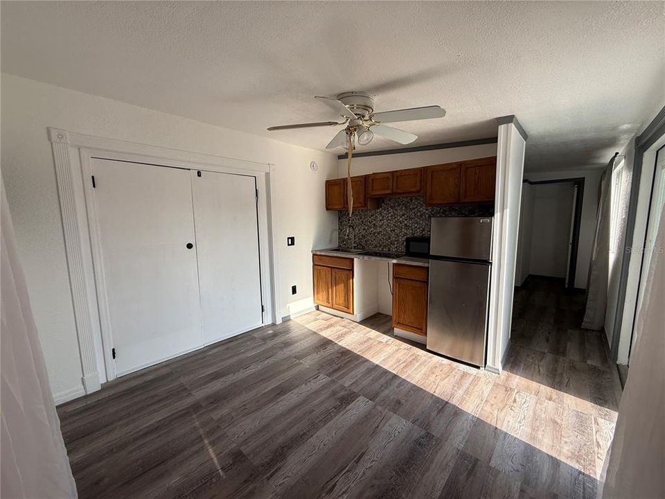 For Rent: $1,100 (1 beds, 1 baths, 361 Square Feet)