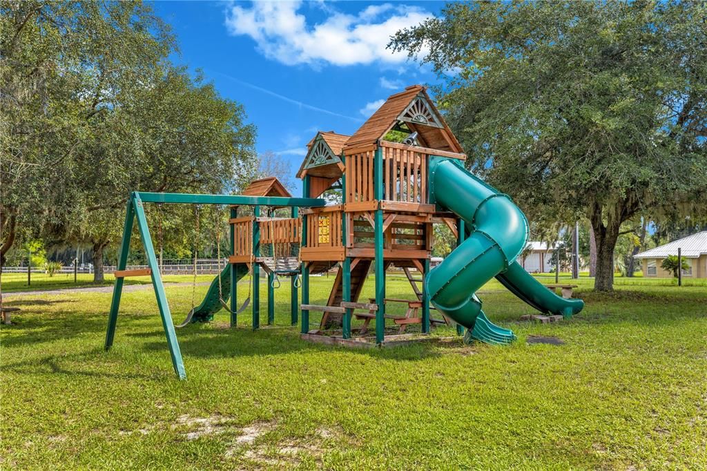 For Sale: $599,900 (3 beds, 2 baths, 2350 Square Feet)