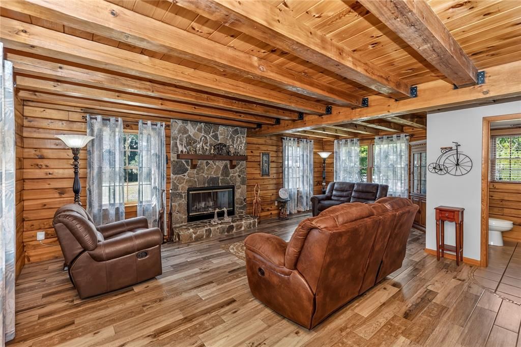 For Sale: $599,900 (3 beds, 2 baths, 2350 Square Feet)