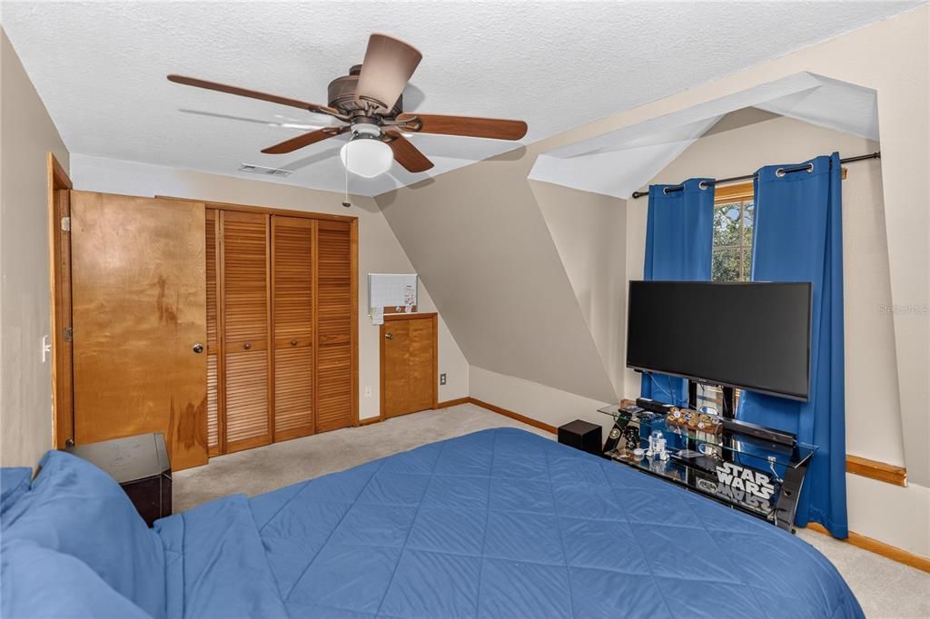 For Sale: $599,900 (3 beds, 2 baths, 2350 Square Feet)
