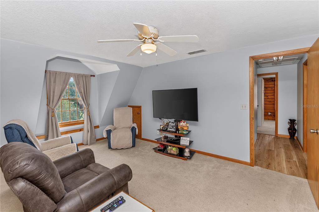 For Sale: $599,900 (3 beds, 2 baths, 2350 Square Feet)