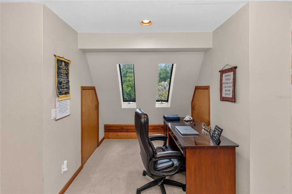 For Sale: $599,900 (3 beds, 2 baths, 2350 Square Feet)