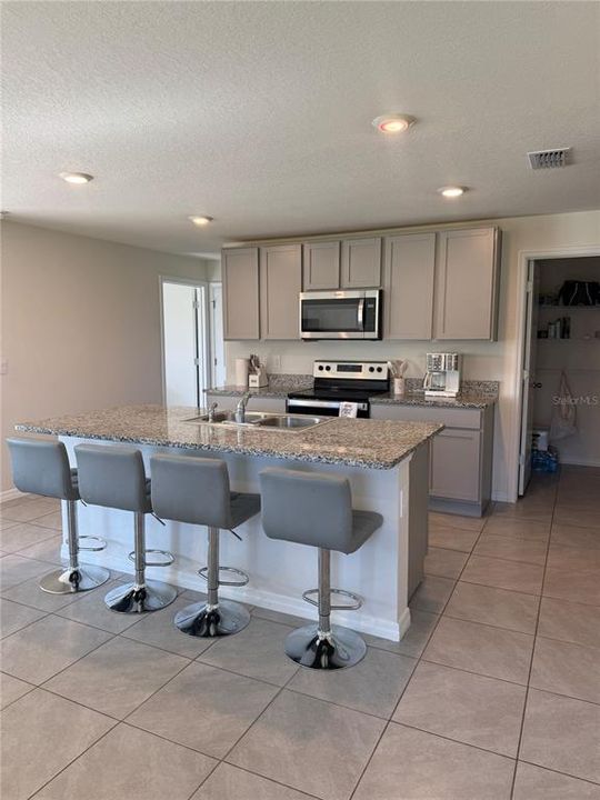 For Rent: $2,990 (5 beds, 3 baths, 2447 Square Feet)