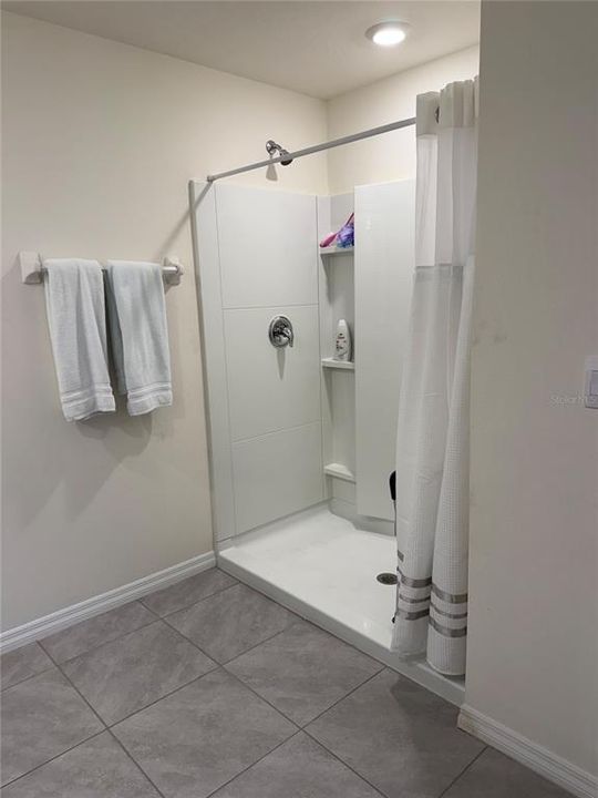 For Rent: $2,990 (5 beds, 3 baths, 2447 Square Feet)