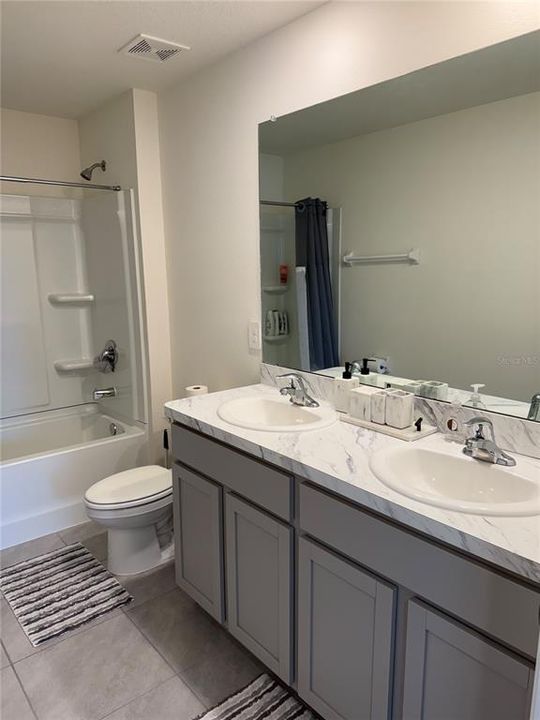 For Rent: $2,990 (5 beds, 3 baths, 2447 Square Feet)
