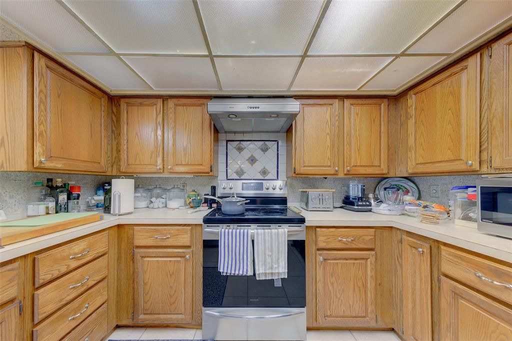 На продажу: $379,000 (3 спален, 2 ванн, 2107 Квадратных фут)