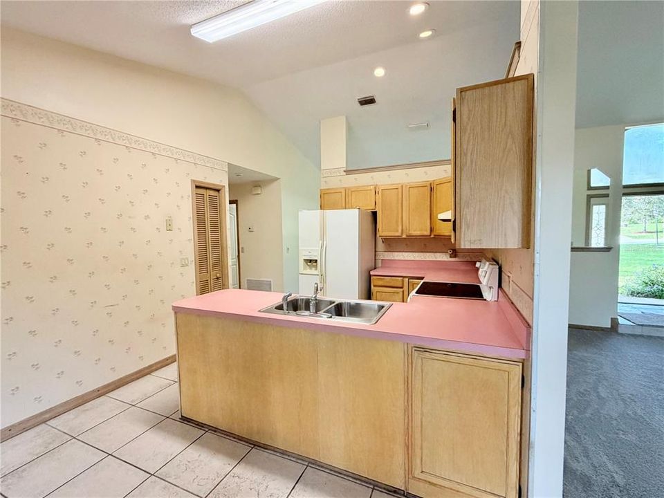 На продажу: $320,000 (3 спален, 2 ванн, 1751 Квадратных фут)