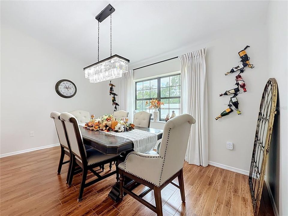 For Sale: $535,000 (3 beds, 2 baths, 1681 Square Feet)