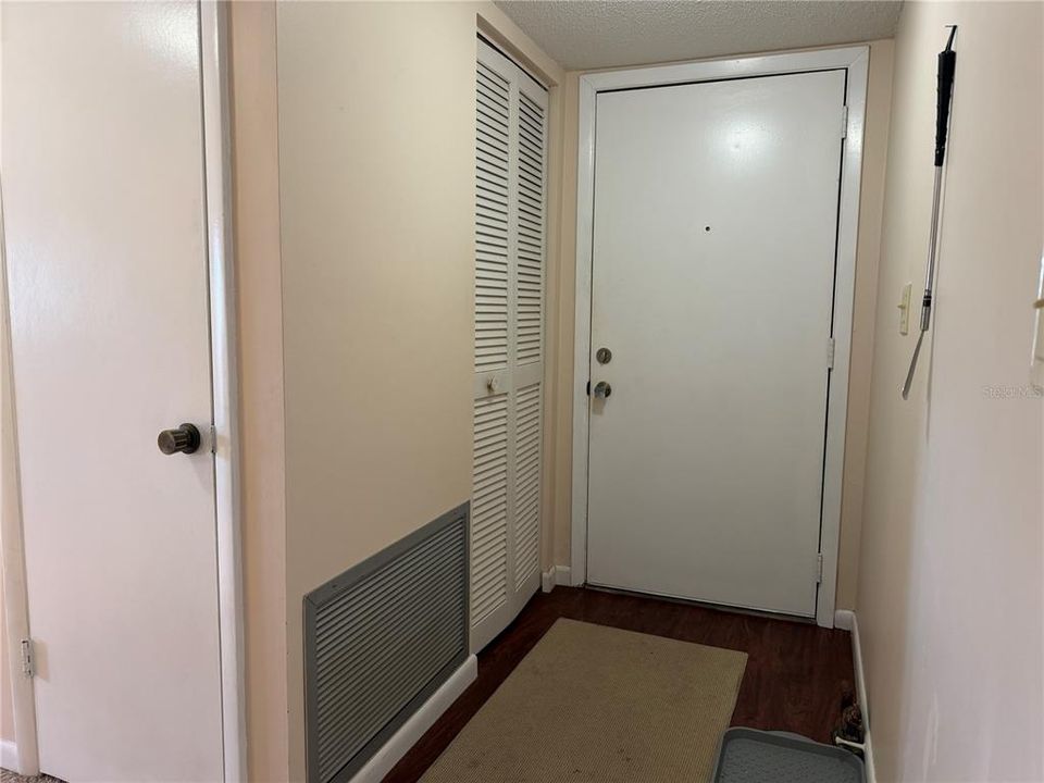 На продажу: $109,900 (2 спален, 1 ванн, 1027 Квадратных фут)