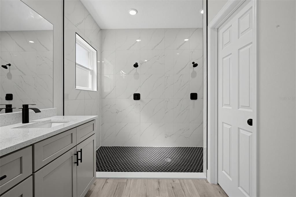 For Sale: $299,900 (3 beds, 2 baths, 1529 Square Feet)