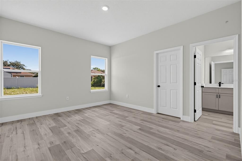 For Sale: $299,900 (3 beds, 2 baths, 1529 Square Feet)