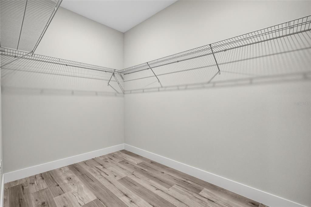 For Sale: $299,900 (3 beds, 2 baths, 1529 Square Feet)