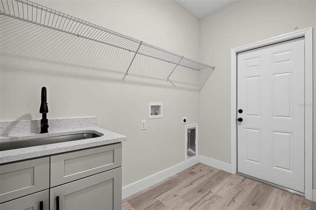 For Sale: $299,900 (3 beds, 2 baths, 1529 Square Feet)