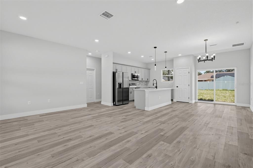For Sale: $299,900 (3 beds, 2 baths, 1529 Square Feet)