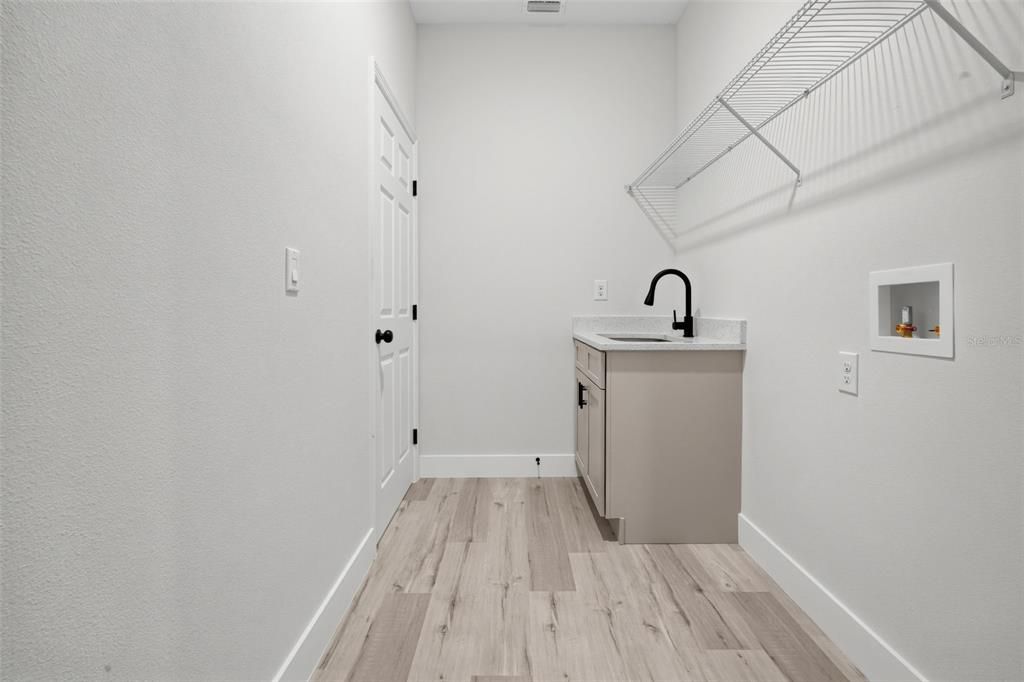 For Sale: $299,900 (3 beds, 2 baths, 1529 Square Feet)