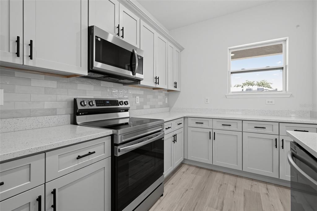 For Sale: $299,900 (3 beds, 2 baths, 1529 Square Feet)