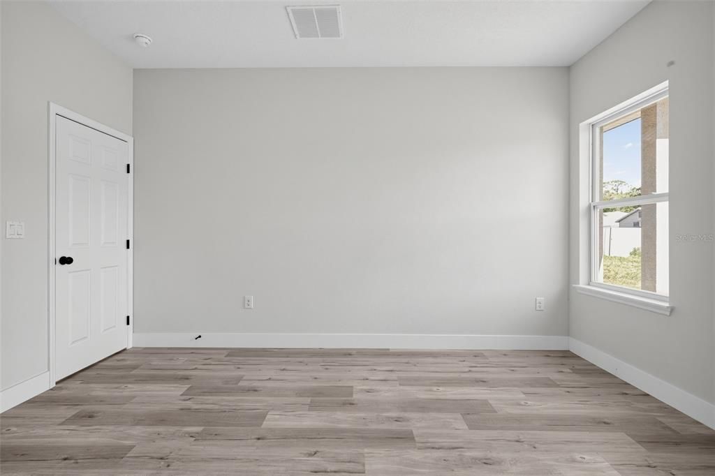 For Sale: $299,900 (3 beds, 2 baths, 1529 Square Feet)