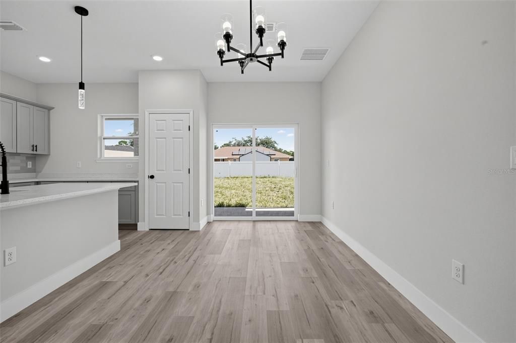 For Sale: $299,900 (3 beds, 2 baths, 1529 Square Feet)