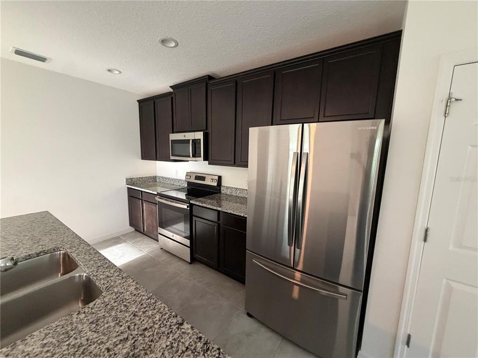 На продажу: $249,900 (4 спален, 3 ванн, 2014 Квадратных фут)