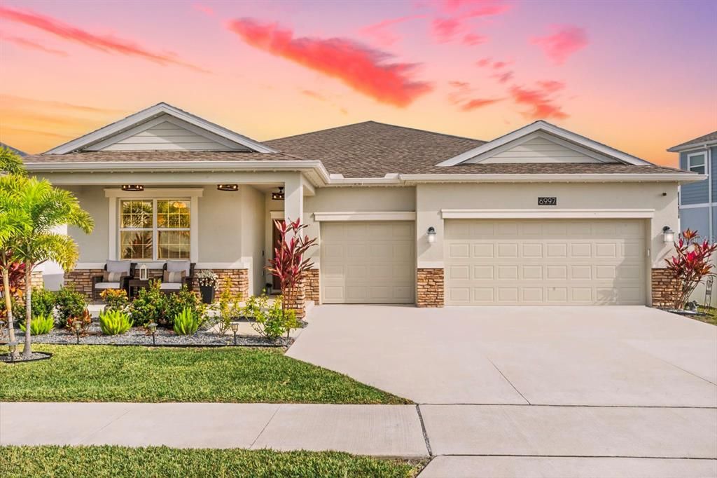 For Sale: $454,000 (4 beds, 3 baths, 2379 Square Feet)