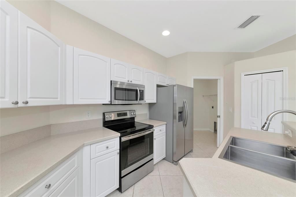 En Venta: $389,900 (3 camas, 2 baños, 1801 Pies cuadrados)