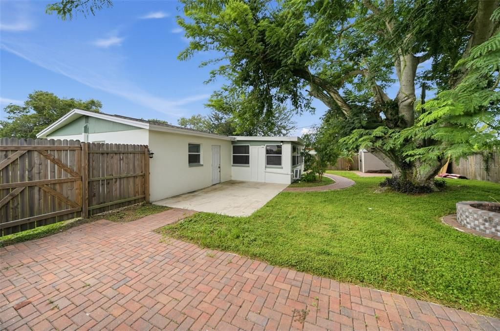 For Sale: $314,000 (4 beds, 3 baths, 1152 Square Feet)