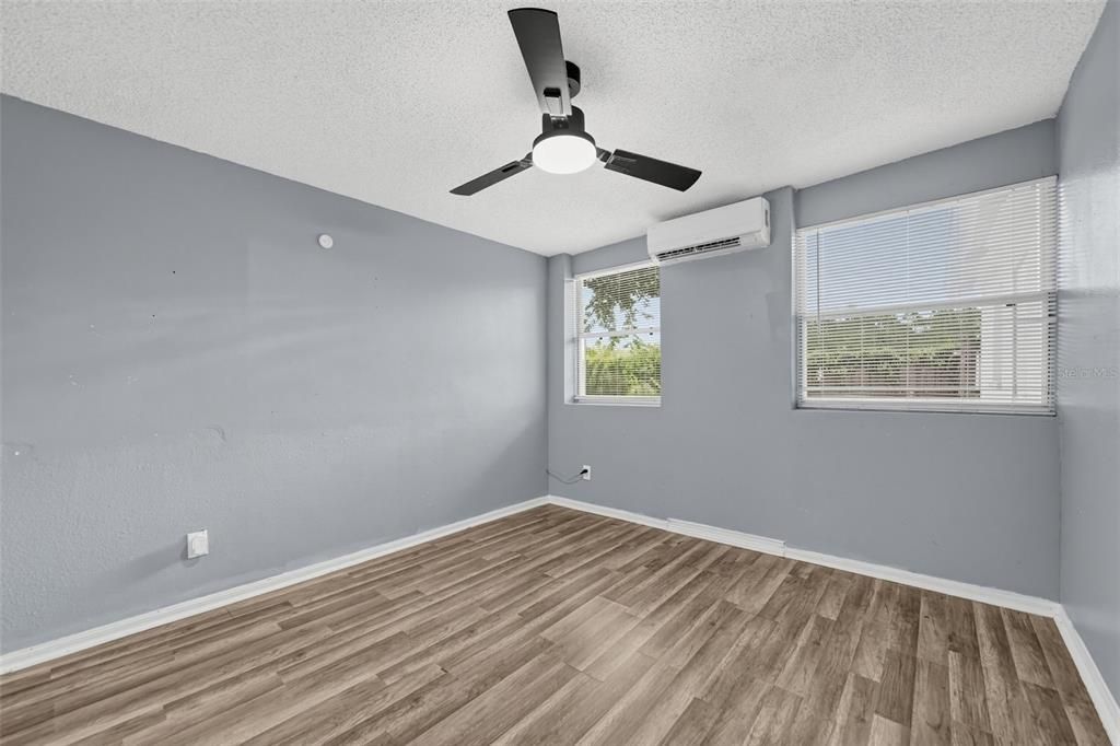For Sale: $314,000 (4 beds, 3 baths, 1152 Square Feet)