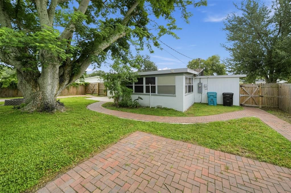 For Sale: $314,000 (4 beds, 3 baths, 1152 Square Feet)